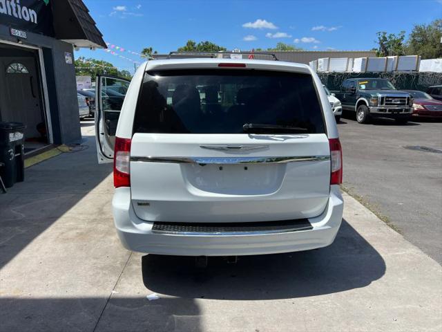 2016 Chrysler Town & Country Touring