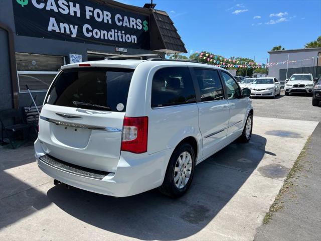 2016 Chrysler Town & Country Touring