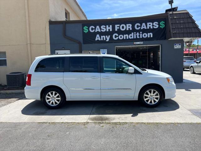 2016 Chrysler Town & Country Touring