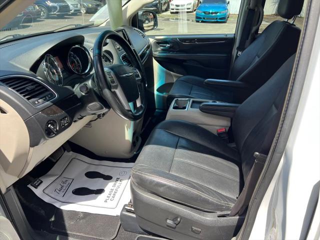 2016 Chrysler Town & Country Touring