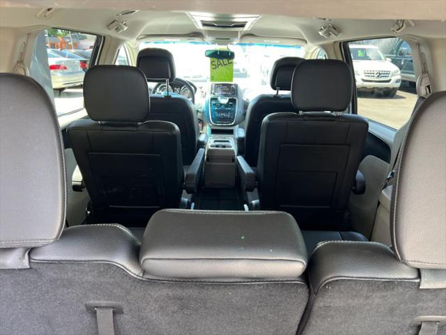 2016 Chrysler Town & Country Touring