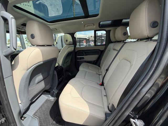 2023 Land Rover Defender 110 SE