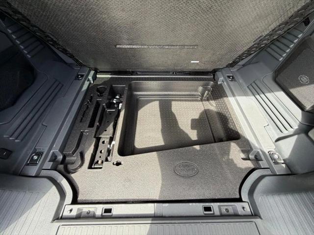 2023 Land Rover Defender 110 SE