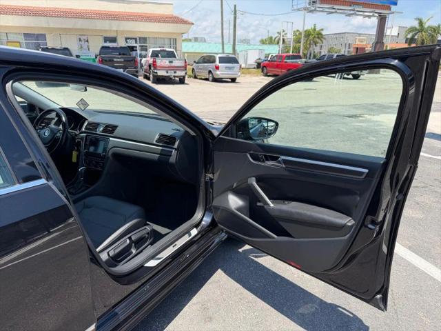 2017 Volkswagen Passat 1.8T R-Line