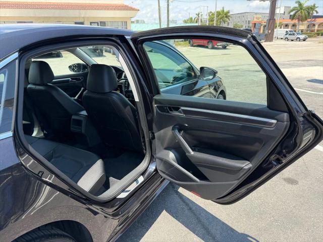2017 Volkswagen Passat 1.8T R-Line