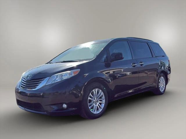 2015 Toyota Sienna XLE 8 Passenger