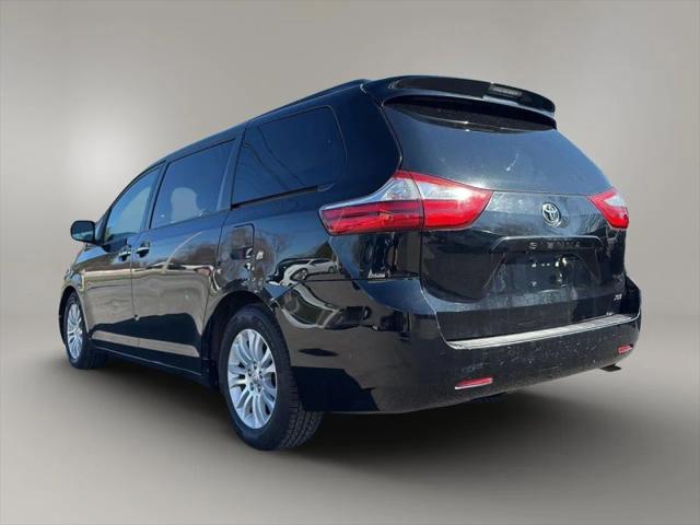 2015 Toyota Sienna XLE 8 Passenger