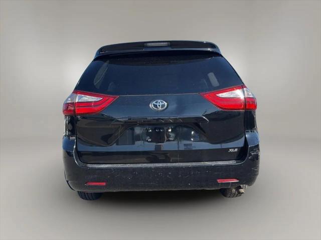 2015 Toyota Sienna XLE 8 Passenger
