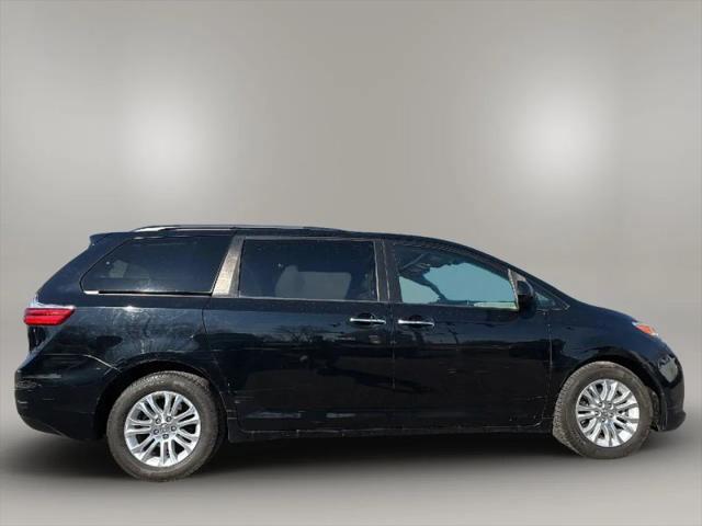 2015 Toyota Sienna XLE 8 Passenger