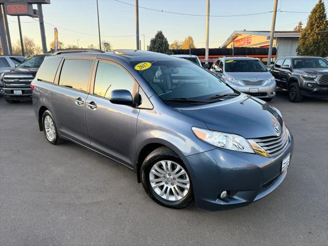 2017 Toyota Sienna XLE 8 Passenger