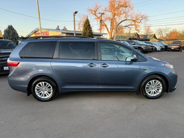2017 Toyota Sienna XLE 8 Passenger