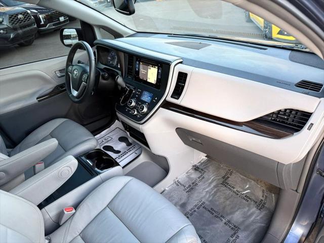 2017 Toyota Sienna XLE 8 Passenger