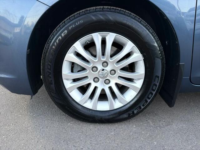 2017 Toyota Sienna XLE 8 Passenger