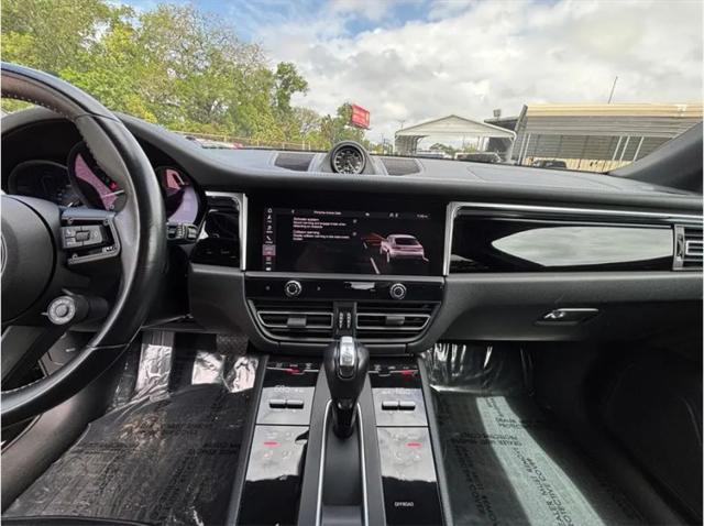 2023 Porsche Macan T