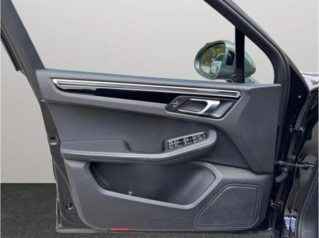 2023 Porsche Macan T