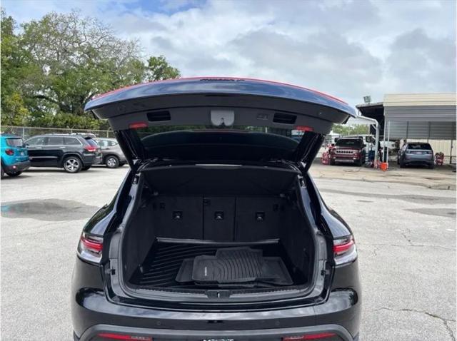 2023 Porsche Macan T
