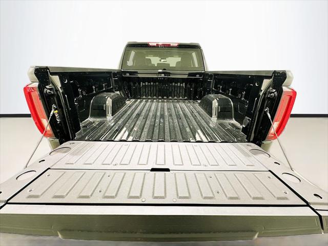 2026 GMC Sierra 1500 Crew Cab, Short Bed, SLT, RWD