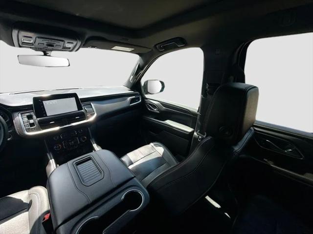 2022 Chevrolet Suburban 4WD RST