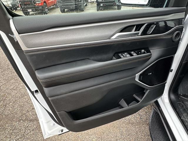 2026 Jeep Grand Wagoneer L 4x4