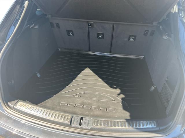 2023 Porsche Macan AWD