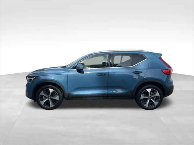 2025 Volvo XC40 B5 Plus Bright Theme