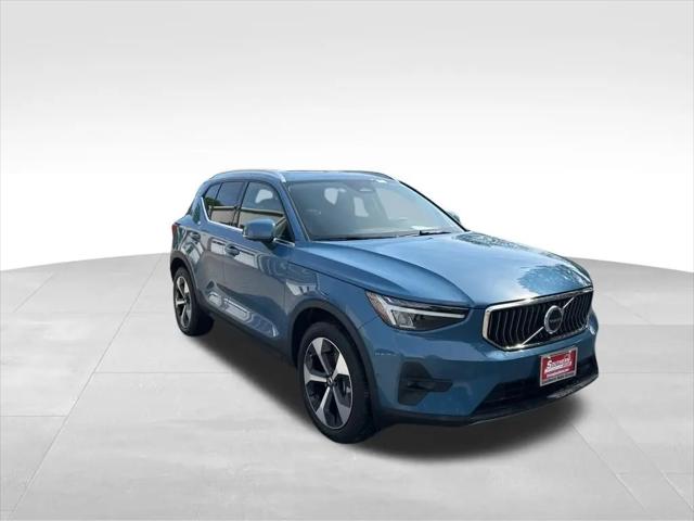2025 Volvo XC40 B5 Plus Bright Theme