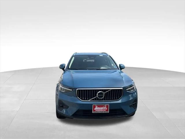 2025 Volvo XC40 B5 Plus Bright Theme