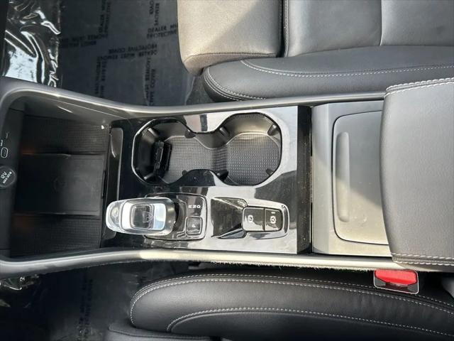 2025 Volvo XC40 B5 Plus Bright Theme