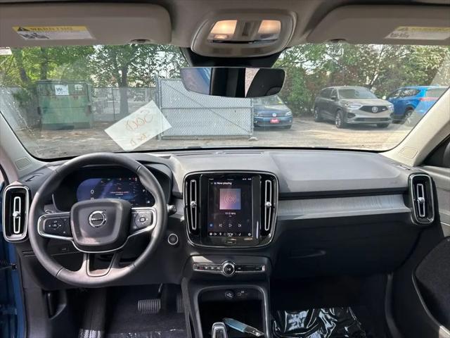 2025 Volvo XC40 B5 Plus Bright Theme