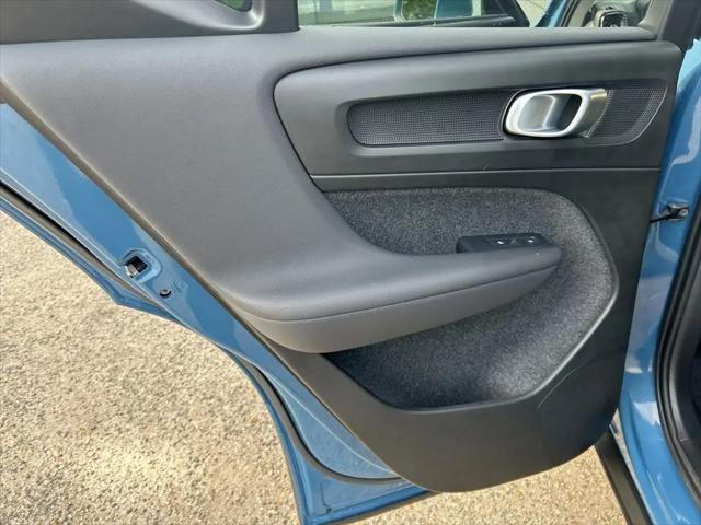 2025 Volvo XC40 B5 Plus Bright Theme