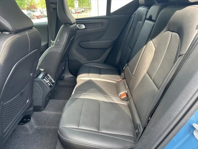 2025 Volvo XC40 B5 Plus Bright Theme