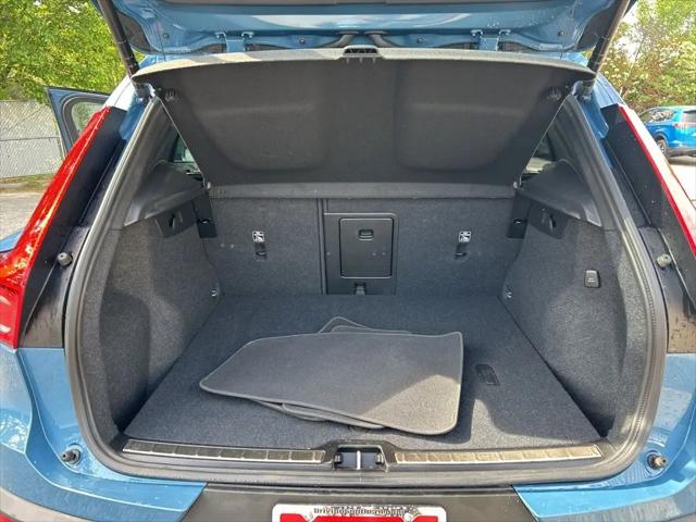 2025 Volvo XC40 B5 Plus Bright Theme