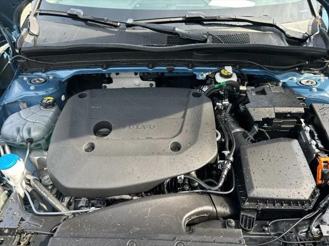 2025 Volvo XC40 B5 Plus Bright Theme