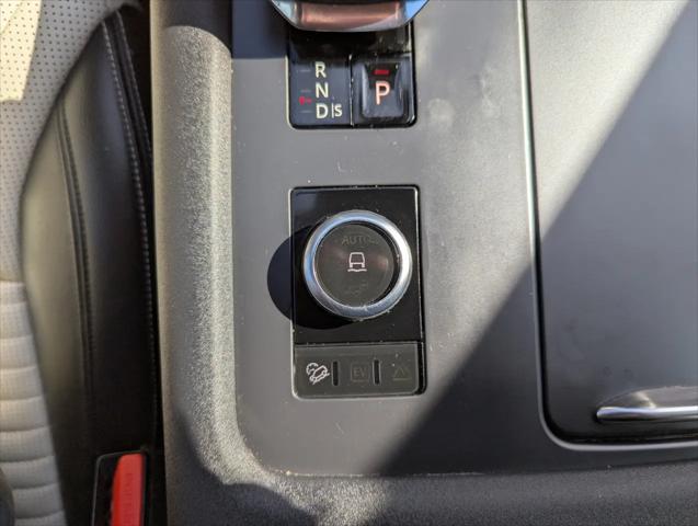 2022 Land Rover Discovery P300 S R-Dynamic