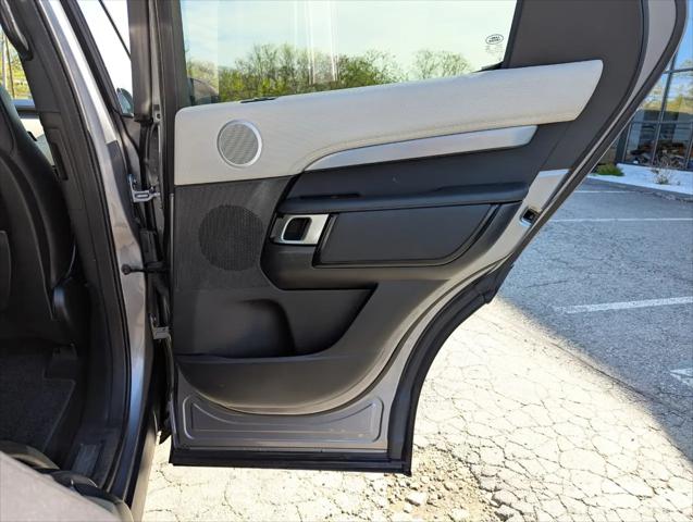 2022 Land Rover Discovery P300 S R-Dynamic