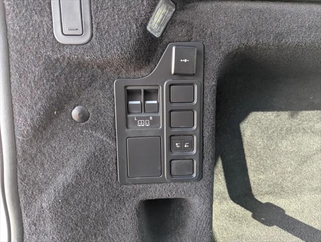 2022 Land Rover Discovery P300 S R-Dynamic