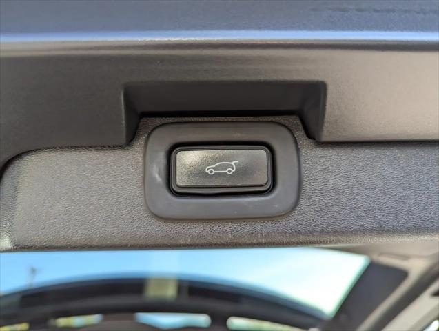 2022 Land Rover Discovery P300 S R-Dynamic