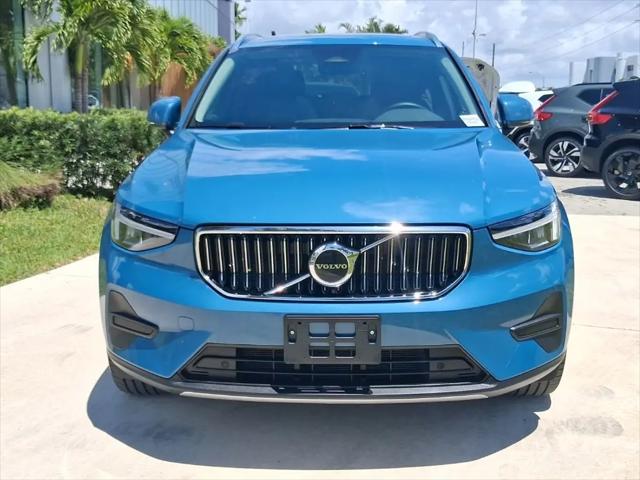 2025 Volvo XC40 B5 Core Bright Theme