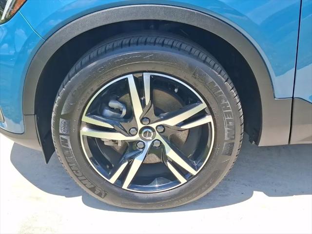 2025 Volvo XC40 B5 Core Bright Theme