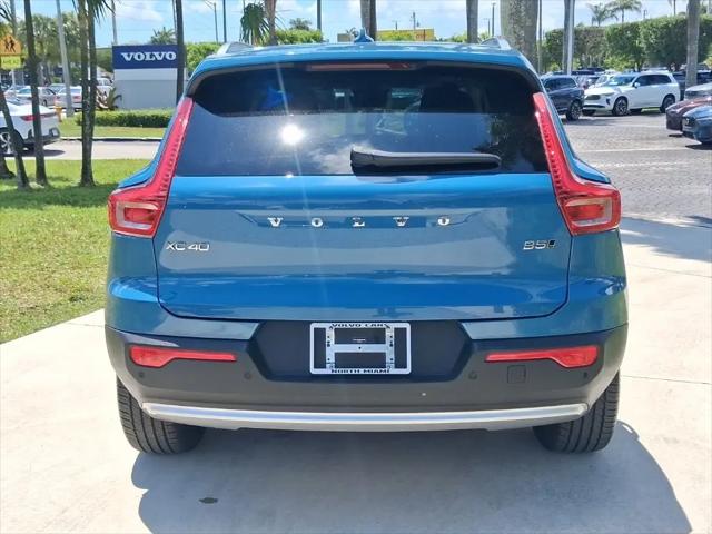 2025 Volvo XC40 B5 Core Bright Theme