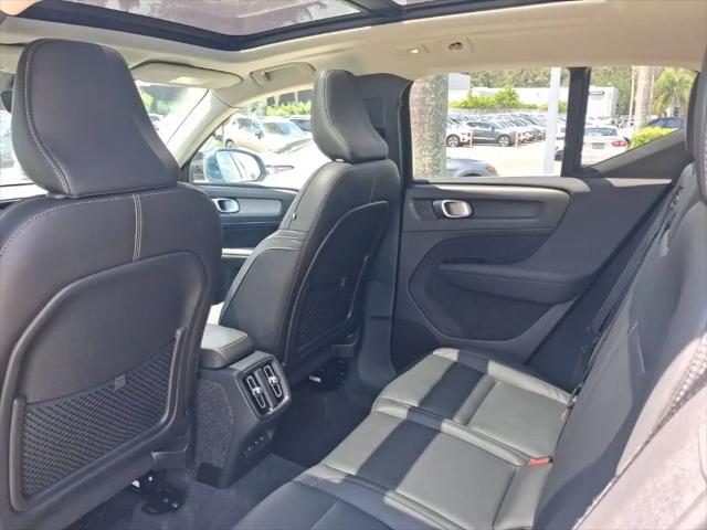 2025 Volvo XC40 B5 Core Bright Theme
