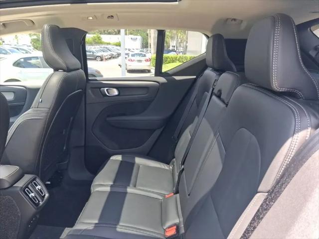 2025 Volvo XC40 B5 Core Bright Theme