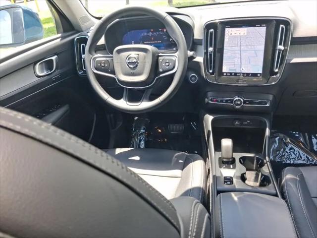 2025 Volvo XC40 B5 Core Bright Theme