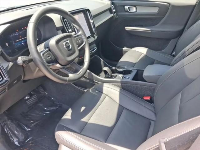 2025 Volvo XC40 B5 Core Bright Theme