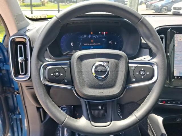 2025 Volvo XC40 B5 Core Bright Theme
