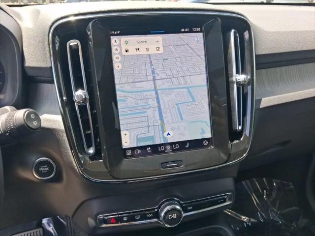 2025 Volvo XC40 B5 Core Bright Theme
