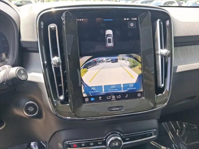 2025 Volvo XC40 B5 Core Bright Theme