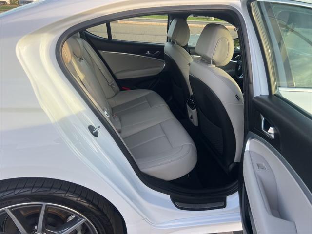 2023 Genesis G70 2.0T RWD