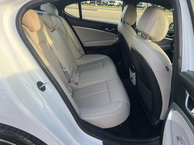 2023 Genesis G70 2.0T RWD