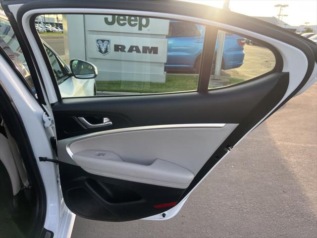 2023 Genesis G70 2.0T RWD